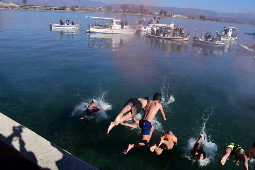 Με λαμπρότητα εορτάστηκαν τα Θεοφάνια σε όλη τη χώρα (pics&vids)