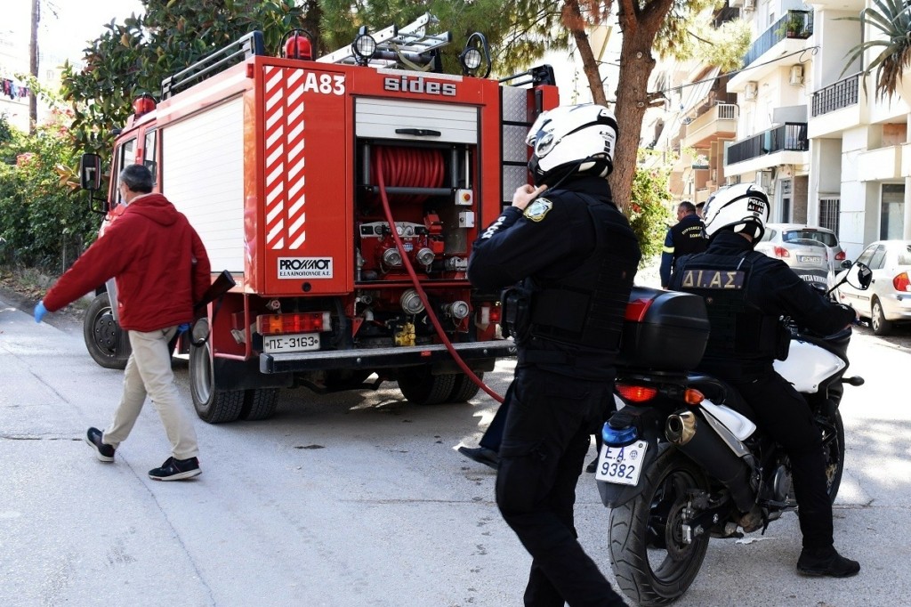 Σοκαριστικές εικόνες στο Ναύπλιο – Ηλικιωμένος αυτοκτόνησε με καραμπίνα στη μέση του δρόμου (pics&vid)