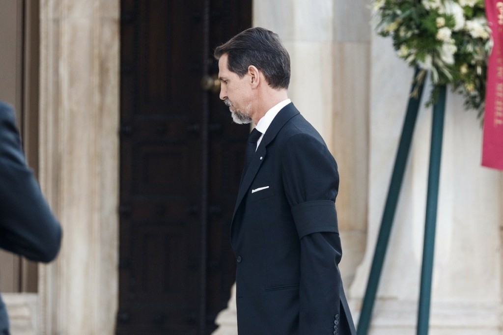 Η μόνιμη εγκατάσταση του Παύλου Γλύξμπουργκ στην Ελλάδα και τα σενάρια εμπλοκής του στην πολιτική (vid)