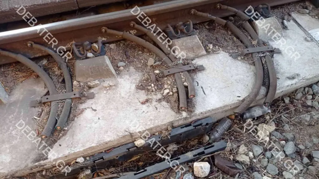 Ξήλωσαν και έκλεψαν καλώδια ηλεκτροδότησης και σηματοδότησης του Ηλεκτρικού 2,5 χιλιομέτρων (pics)