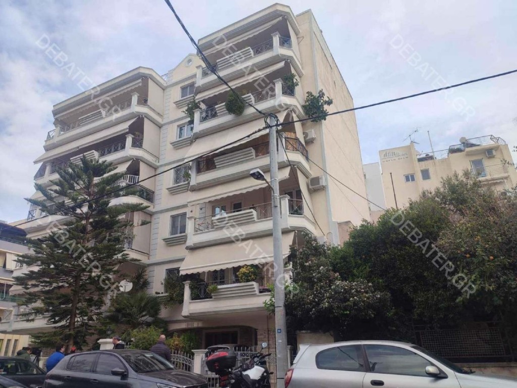 Ραγίζει καρδιές η μητέρα του 50χρονου στο Μοσχάτο – “Τι κακό είχε κάνει για να βρει τέτοιο θάνατο” (vid)