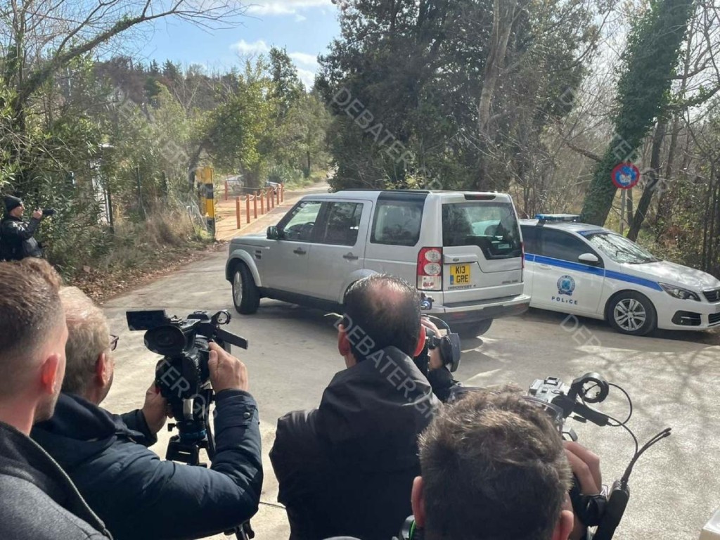 Σε στενό οικογενειακό κύκλο το εννιαήμερο μνημόσυνο του τέως βασιλιά στο Τατόι – Πώς πήγε η Άννα Μαρία (pics&vid)
