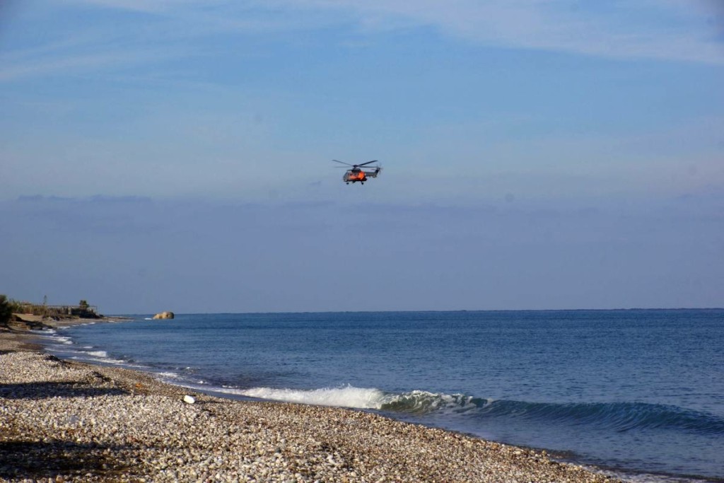Χίος: Καταδίωξη σκάφους με 27 μετανάστες στο Στροβίλι – Σύλληψη ενός διακινητή
