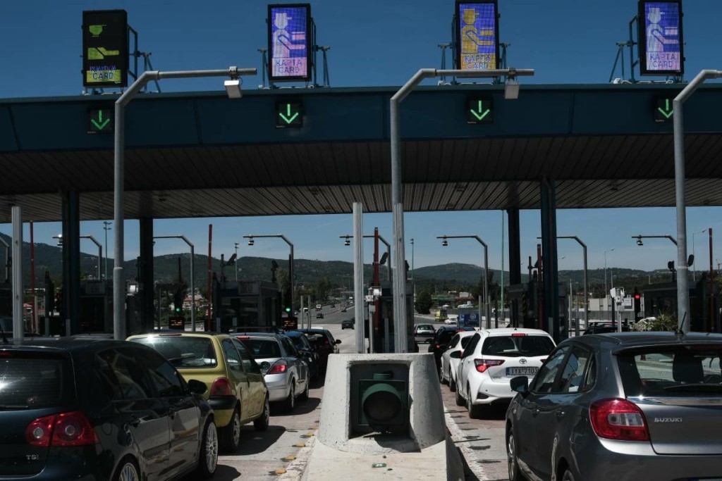 Εκλογές 2023: Αυξημένη η κίνηση στον δρόμο για τις κάλπες – Σε εξέλιξη η έξοδος των ετεροδημοτών (vid)