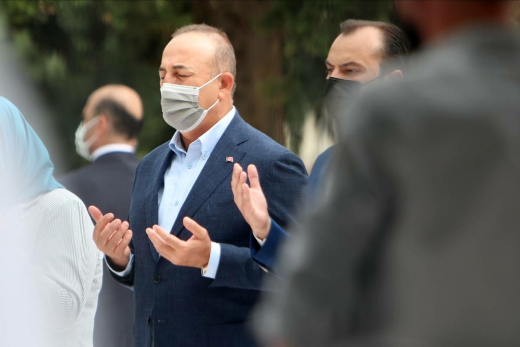 Αυξάνει την ένταση ο Τσαβούσογλου – “Η Ελλάδα παραβιάζει τις Συνθήκες στρατιωτικοποιώντας τα νησιά”