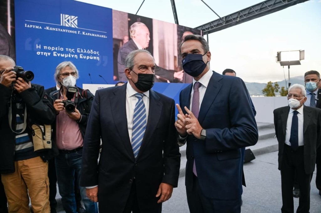 “Ευχαριστώ” Μητσοτάκη στον Καραμανλή για τη “διαχρονική προσφορά του” – “Θα είναι παρών στην εκλογική μάχη”