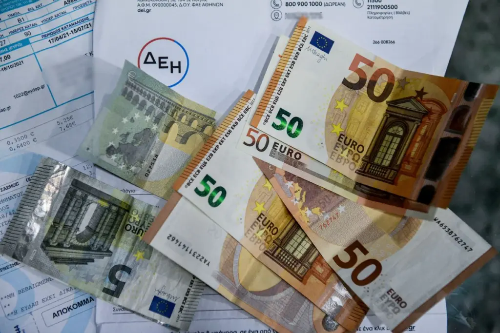 Πόσα χρήματα θα γλιτώσουν τα νοικοκυριά από τις επιδοτήσεις ρεύματος τον Μάρτιο – Παραδείγματα