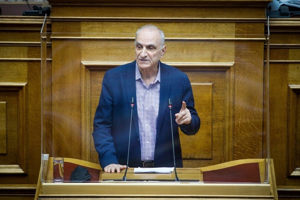 Τοποθετήθηκε εκ νέου για το επεισόδιο με την Καραμανλή ο Βαρεμένος – “Αντέδρασα σε μια ιεροσυλία – Δεν κάνω δήλωση μετανοίας”