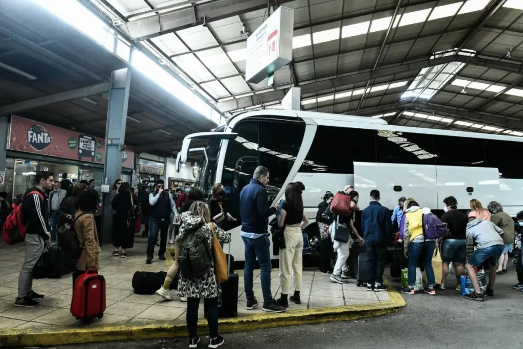 Κορυφώνεται η έξοδος για το τριήμερο της Καθαράς Δευτέρας – “Πλημμύρισε” κόσμο η Πάτρα (vids)