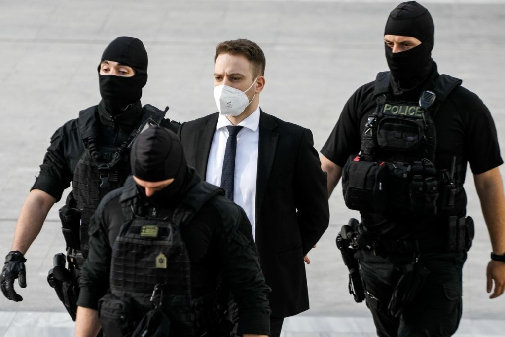 “Ήρεμος ο Μπάμπης Αναγνωστόπουλος, δουλεύει και διαβάζει στη φυλακή” – Τι υποστήριξε η δικηγόρος του (vid)