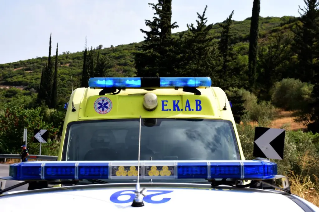 Νεαρός έπεσε από τρίτο όροφο ξενοδοχείου της Πάτρας – Τραυμάτισε σοβαρά τη σπονδυλική του στήλη