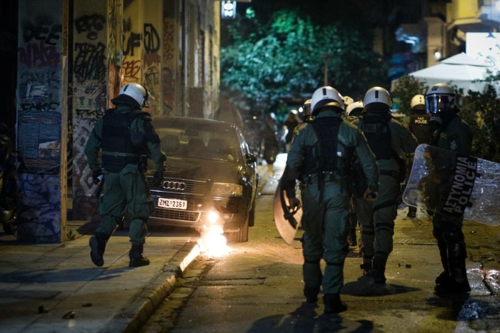 Εξάρχεια: Άγνωστοι επιτέθηκαν τα ξημερώματα σε αστυνομικούς
