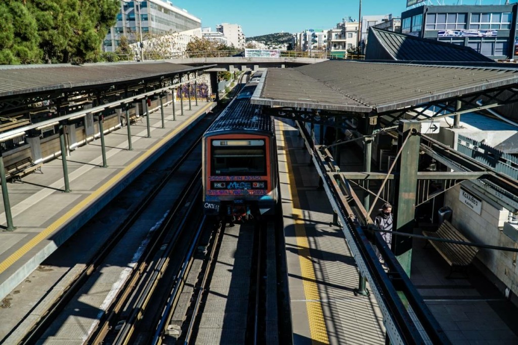 Απίστευτο περιστατικό στον σταθμό του ηλεκτρικού Νέα Ιωνία: Πόρτα συρμού μάγκωσε χέρι επιβάτη και τον έσυρε για λίγα μέτρα