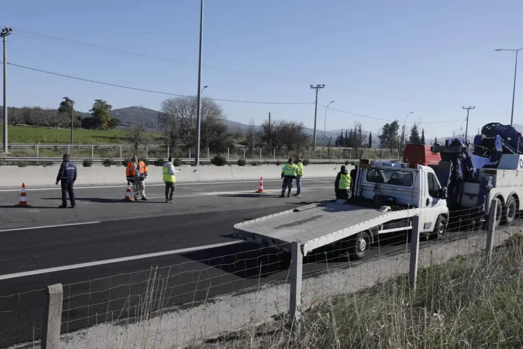 Καραμπόλα στη λεωφόρο Αθηνών – Σφοδρή σύγκρουση φορτηγού με 6 ΙΧ – Αποκαταστάθηκε η κυκλοφορία