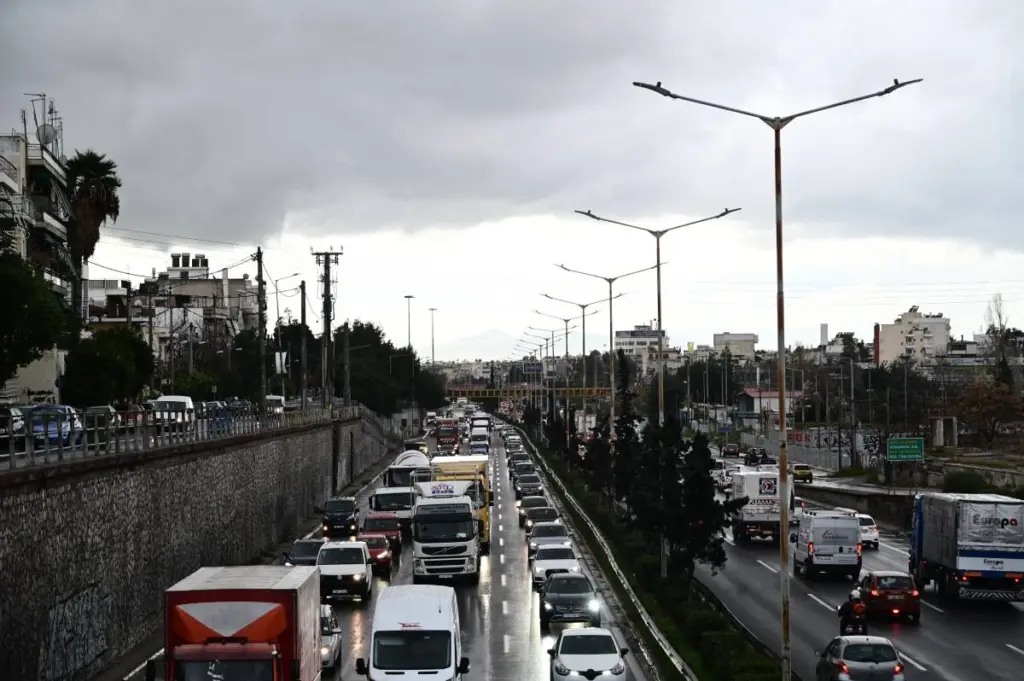 Τέλη κυκλοφορίας: Τι αλλάζει για αυτούς που πληρώνουν με τον μήνα – Τι πρέπει να ξέρουν οι φορολογούμενοι