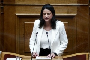 Κεραμέως: Προ των ευθυνών τους τα κόμματα για την ιστορική κοινωνική συμφωνία