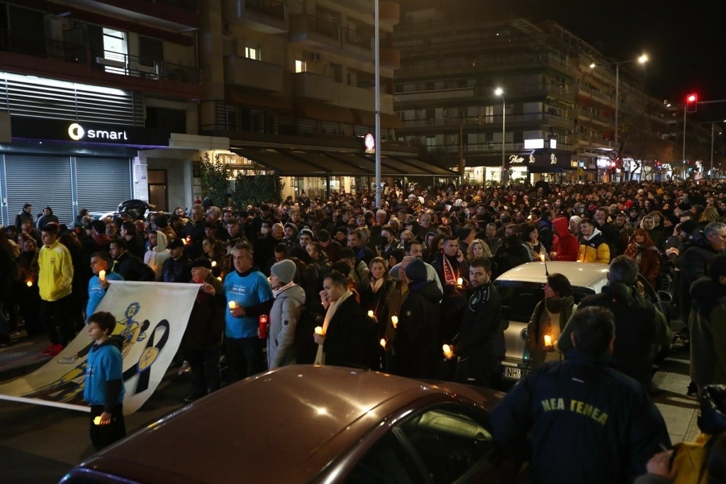 Ράγισαν και οι πέτρες στην πορεία μνήμης του Άλκη Καμπανού (pics&vid)