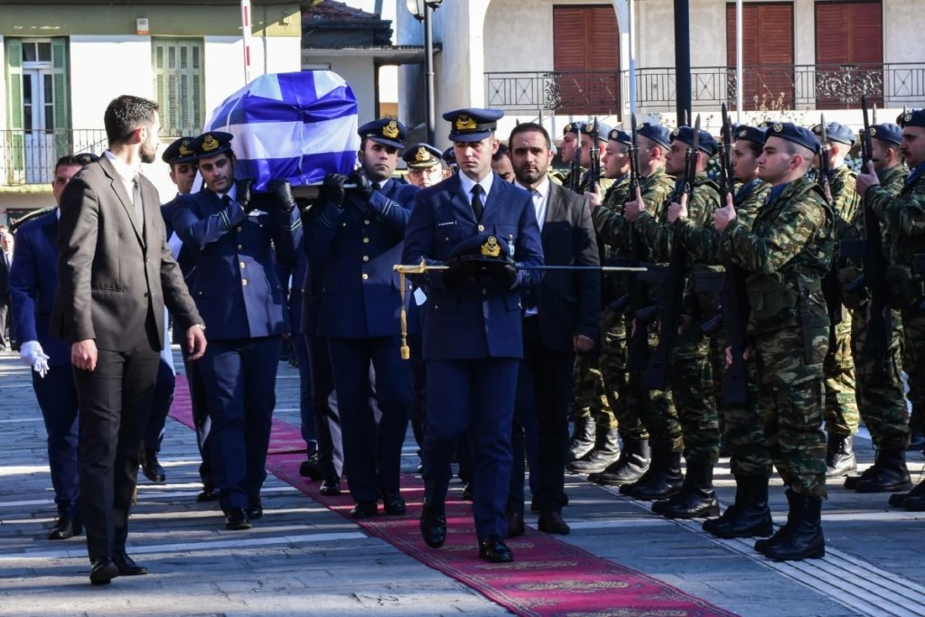 Αυτή την ώρα το “υστατο χαίρε” στον Μάριο Τουρούτσικα – Φώναξαν “αθάνατος” – Η σπαρακτική κραυγή του πατέρα (pics&vid)