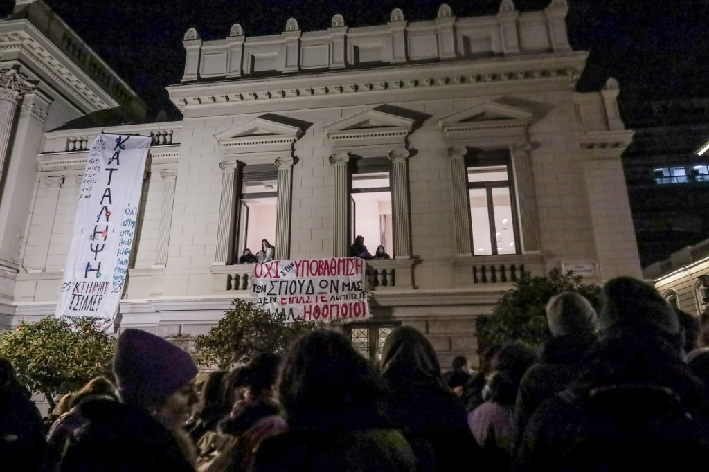 Στο πλευρό των παραιτηθέντων καθηγητών το Εθνικό Θέατρο – Η ανακοίνωση του ΔΣ