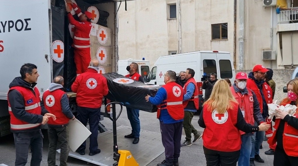 Αναχωρεί το πρώτο πλοίο με βοήθεια στη σεισμόπληκτη Τουρκία – Φαρμακευτικό υλικό και στη Συρία