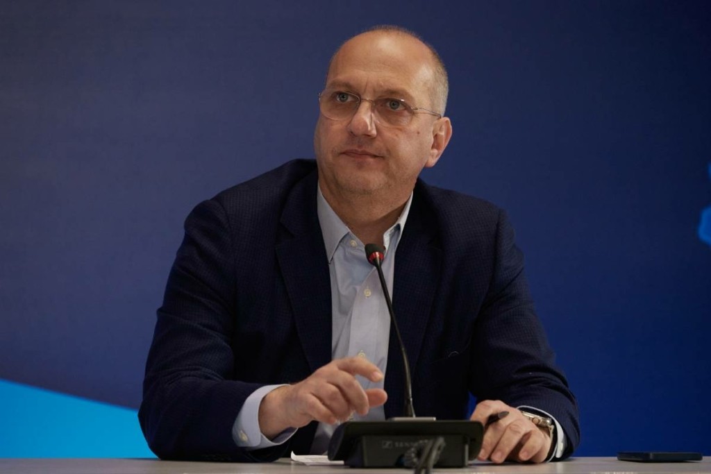 Οικονόμου κατά Τσίπρα – “Παραμένει αδιόρθωτος στα μεγάλα λόγια και τα ψέματα”