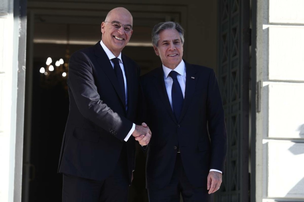 Σε θερμό κλίμα η συνάντηση Μπλίνκεν και Δένδια – “Νίκο, φίλε μου” – “Η συνεργασία των των  δύο χωρών έγινε πιο στενή”