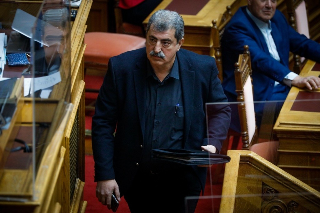 Νέα επιθετική ανάρτηση από Πολάκη – “Διεφαρμένη δεν θα γλιτώσεις”