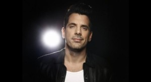 Θοδωρής Φέρρης: Χαλαρές στιγμές σε παραλία της Μυκόνου – Δείτε φωτογραφίες