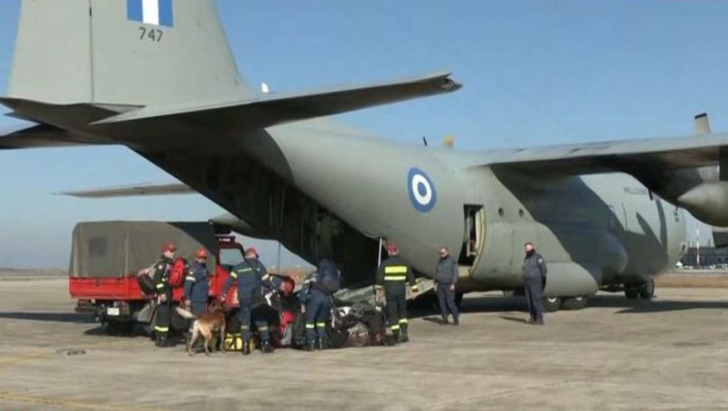 Επέστρεψε στην Ελευσίνα το C-130 με τους Έλληνες διασώστες – Υπέστη βλάβη στον αέρα (vid)