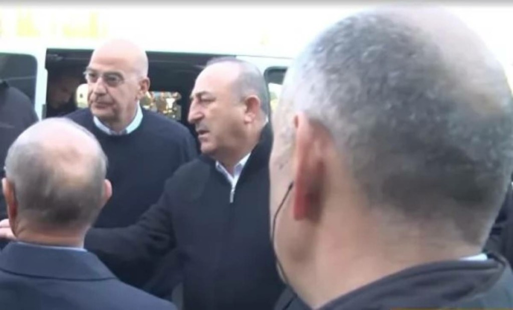 Στο Κέντρο Επιχειρήσεων της Αντιόχειας Δένδιας και Τσαβούσογλου – “Είμαι χαρούμενος που τον έχω εδώ” (vids)