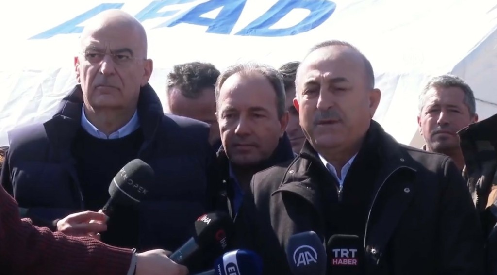 Δηλώσεις Δένδια – Τσαβούσογλου από την Αντιόχεια – “Μην περιμένουμε ένα σεισμό για να βελτιώσουμε τις σχέσεις μας”