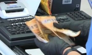 Κατώτατος μισθός: Τι αλλάζει για τους εργαζόμενους του δημοσίου μετά την αύξηση του Απριλίου