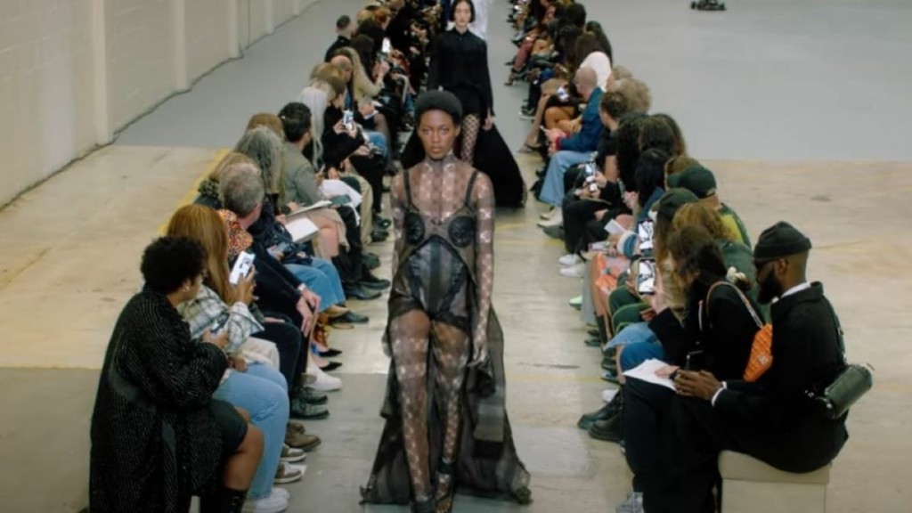 Νέο λογότυπο για τον οίκο Burberry – Ένας ιππότης πάνω σε άλογο (pics)