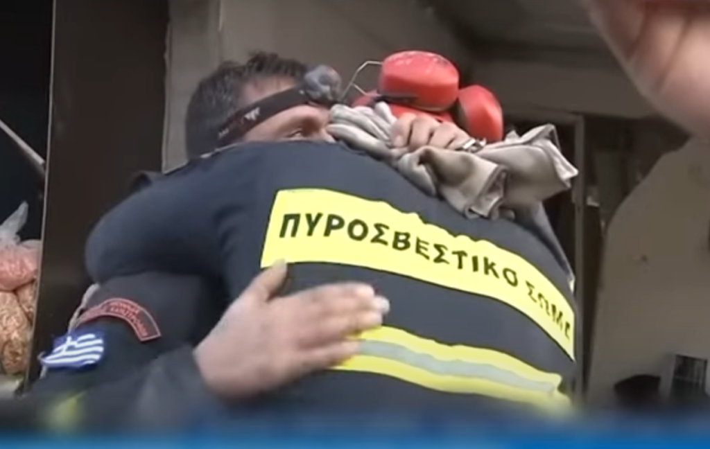 Συγκινητική κίνηση από τους οπαδούς της Γαλατασαράι – Ευχαρίστησαν τους Έλληνες διασώστες με πανό (pics)