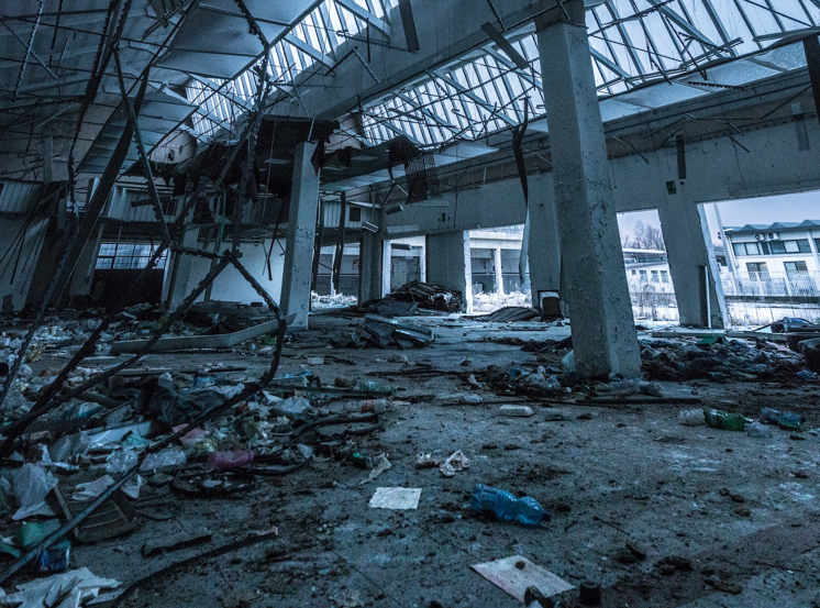 Επικίνδυνη διάσωση σε ερειπωμένο κτίριο για 6χρονο στην Ουκρανία – Την είχαν χωρίσει από τη μαμά της