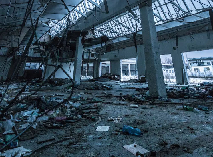 Επικίνδυνη διάσωση σε ερειπωμένο κτίριο για 6χρονο στην Ουκρανία – Την είχαν χωρίσει από τη μαμά της