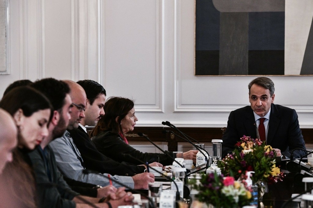 Έρχεται νομοθετική πρόταση από την κυβέρνηση ως το τέλος της εβδομάδας – Όσα ειπώθηκαν στη συνάντηση με τους καλλιτέχνες