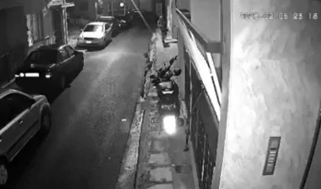 Κτηνωδία στον Βοτανικό – Άνδρας χτυπάει με δύναμη και σκοτώνει γάτα