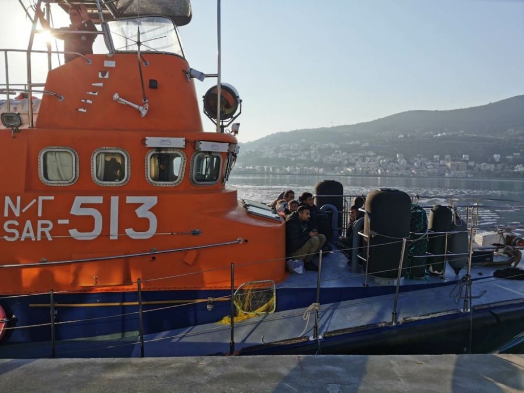 Καρέ καρέ η διάσωση των μεταναστών στη Σάμο – Συνεχίζονται οι έρευνες για τους αγνοούμενους