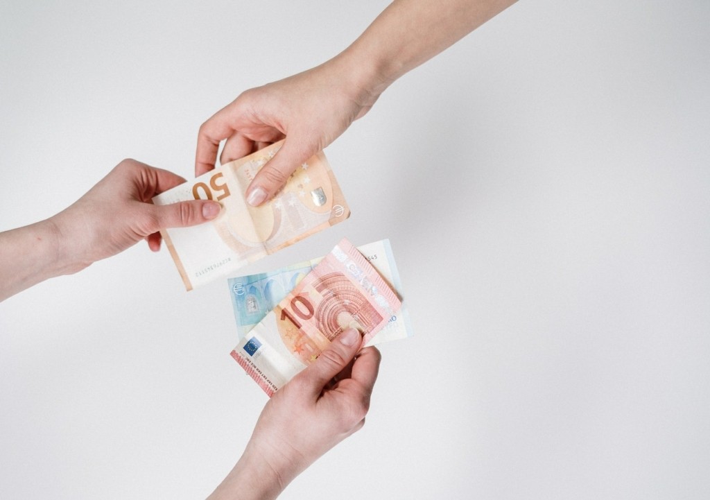 “Μπόνους” 300 ευρώ σε μη επιδοτούμενους ανέργους από τη ΔΥΠΑ – Δείτε αν είστε δικαιούχοι