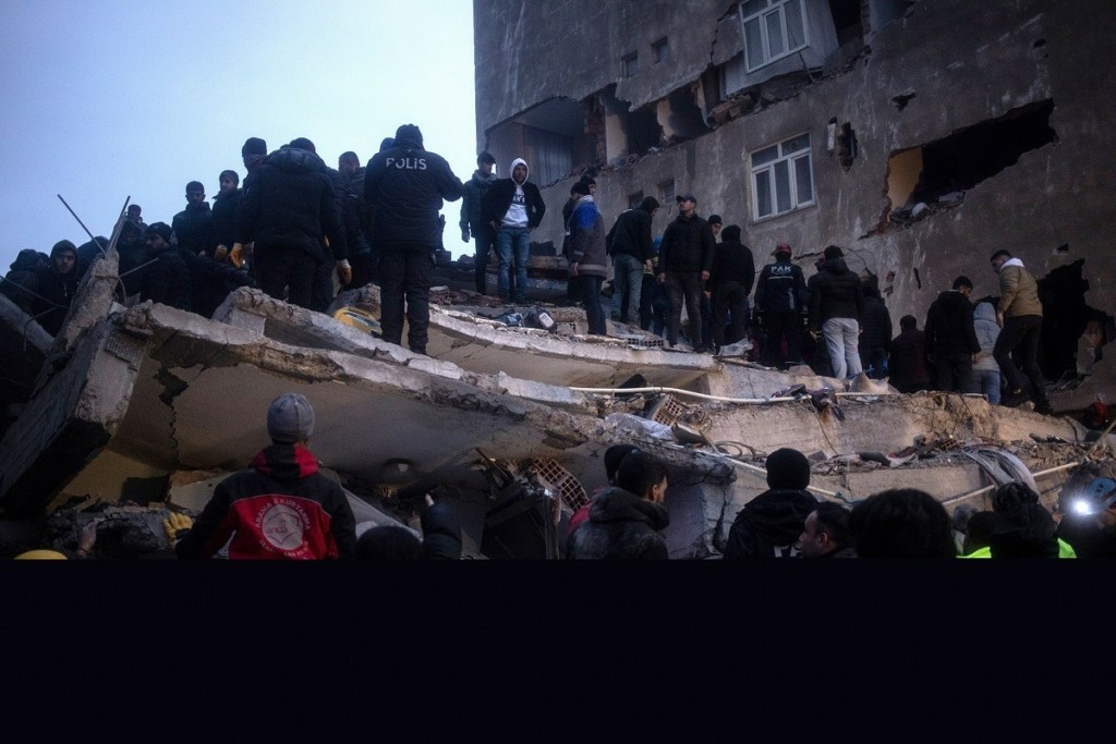 Επταήμερο πένθος στην Τουρκία κήρυξε ο Ερντογάν μετά τους δύο σεισμούς
