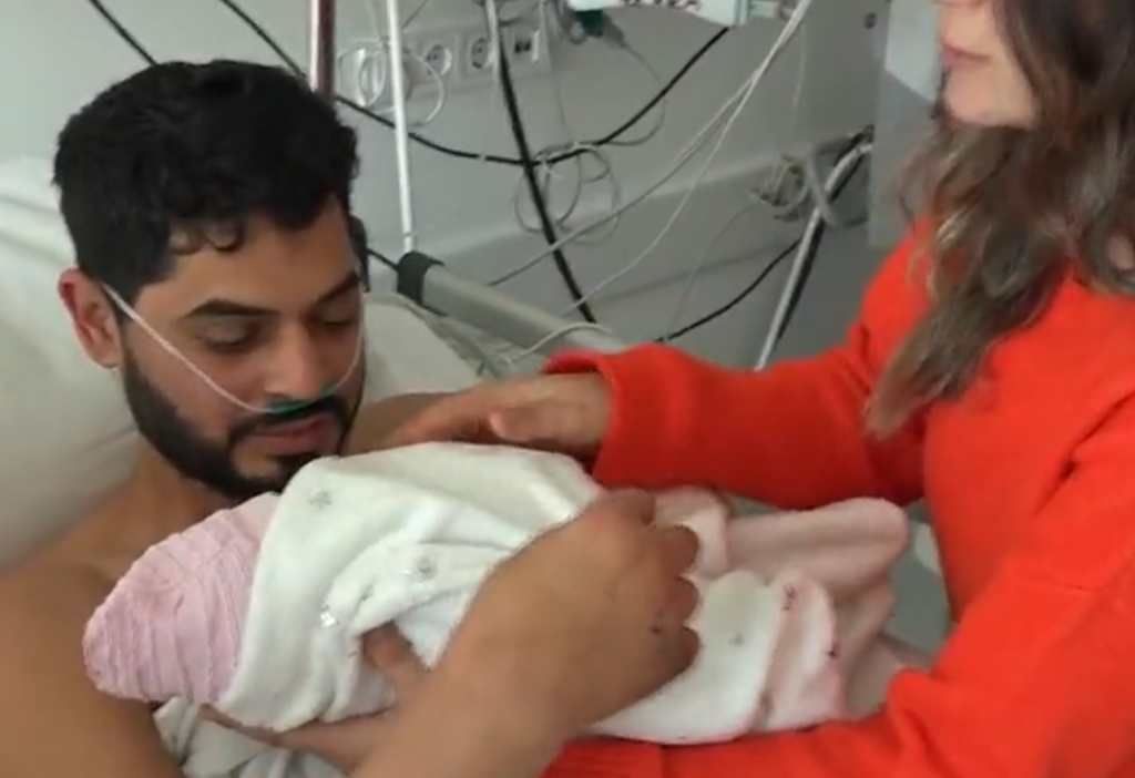 Απεγκλωβίστηκε και γνώρισε την κόρη του – Άνδρας έμεινε 261 ώρες στα ερείπια (vids)