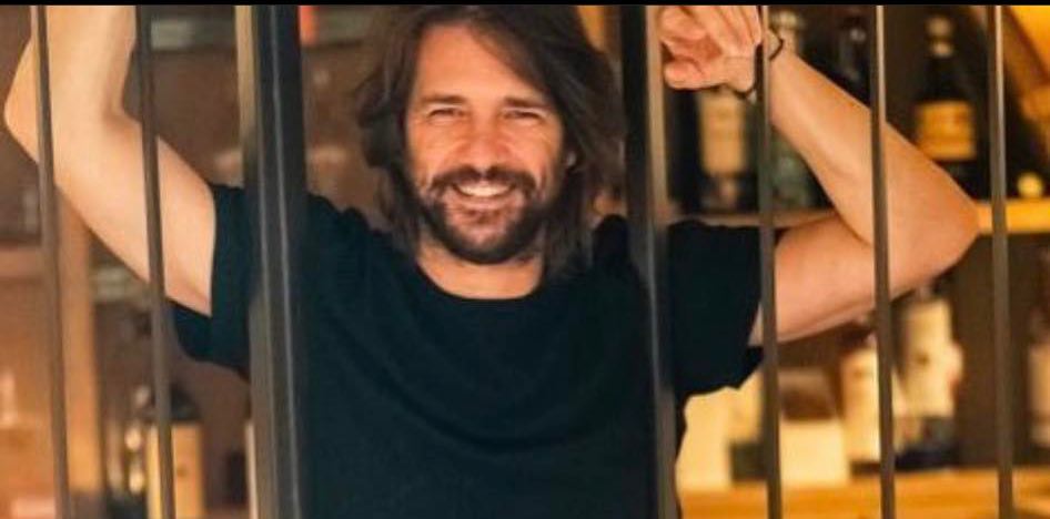 Βλάσσης Χολέβας – Το βιογραφικό, η πρώην σύζυγος, το παιδί, η σχέση με την Μαρίνα Πατούλη, το Instagram και τα ρούχα