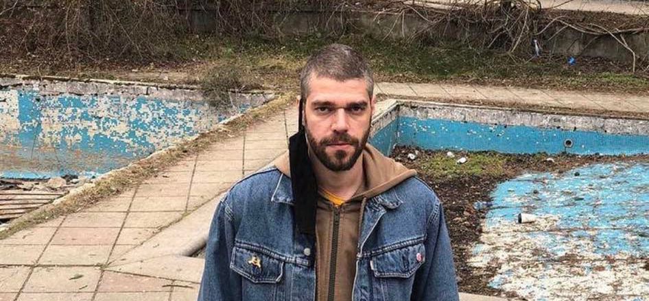 Ιάσονας Παπαματθαίου – Το βιογραφικό, ο πασίγνωστος πατέρας του, η σεξουαλική παρενόχληση της μητέρας του, οι σειρές και το θέατρο