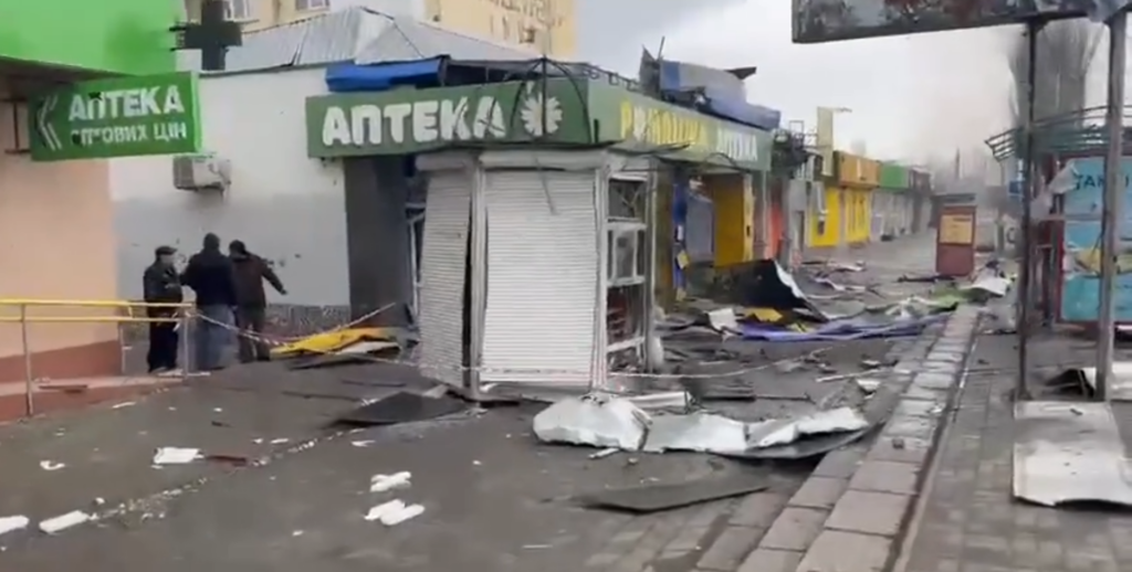 Συνεχίζονται οι βομβαρδισμοί στην Ουκρανία – Τουλάχιστον 6 νεκροί στη Χερσώνα (vids)