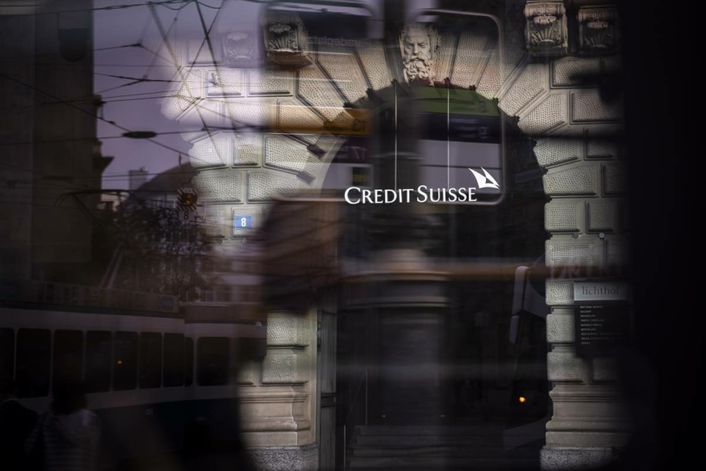“Αναστήθηκε” η μετοχή της Credit Suisse μετά την “ένεση” ρευστότητας – Γρίφος οι αποφάσεις της ΕΚΤ για τα επιτόκια