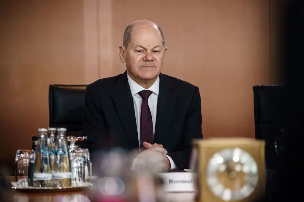 Καθησυχάζει τον κόσμο για την Deutsche Bank ο Όλαφ Σολτς – “Έχει εκσυγχρονίσει το οικονομικό της μοντέλο”