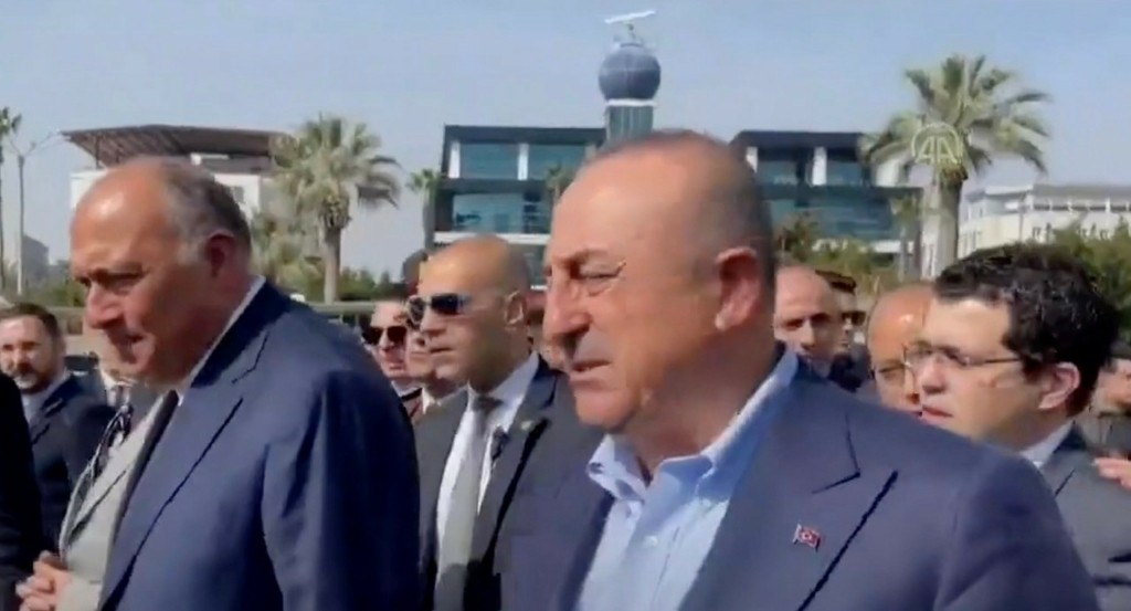 Στην Αίγυπτο ο Τσαβούσογλου – Εξομάλυνση των σχέσεων των δυο χωρών