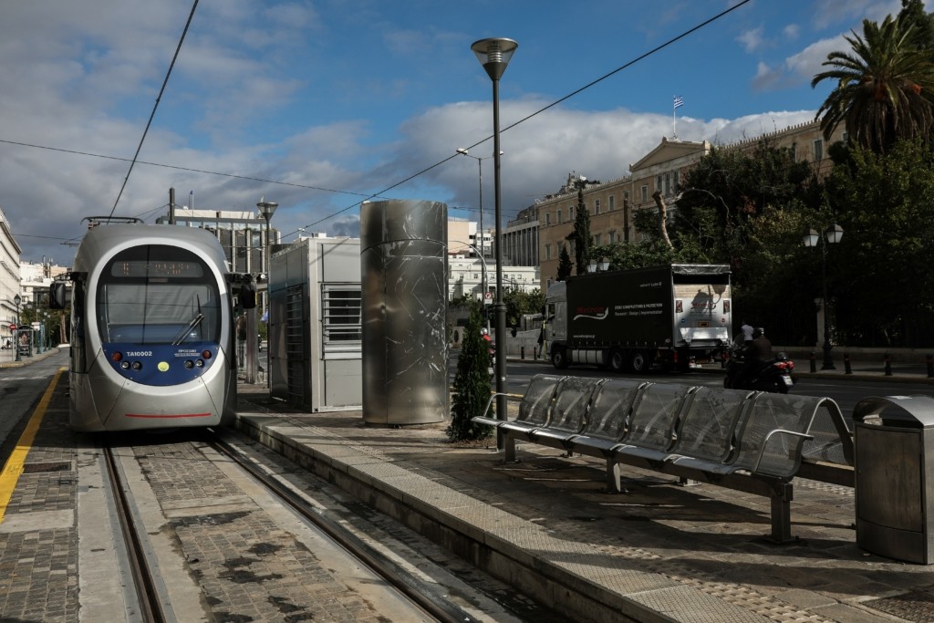 Η ΣΤΑΣΥ απαντά στις καταγγελίες για την ασφάλεια του Τραμ – “Δεν συγκρίνεται με άλλα μέσα σταθερής τροχιάς”