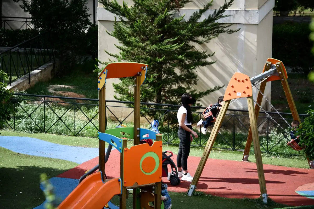 Συνελήφθη 59χρονος που φωτογράφιζε ανήλικα στην Ακαδημία Πλάτωνος – Εστίαζε στα επίμαχα σημεία